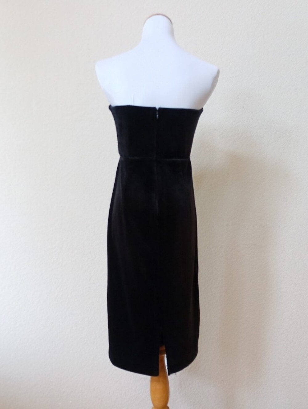 Express black velour sweetheart neckline strapless cocktail dress - Picture 9 of 12
